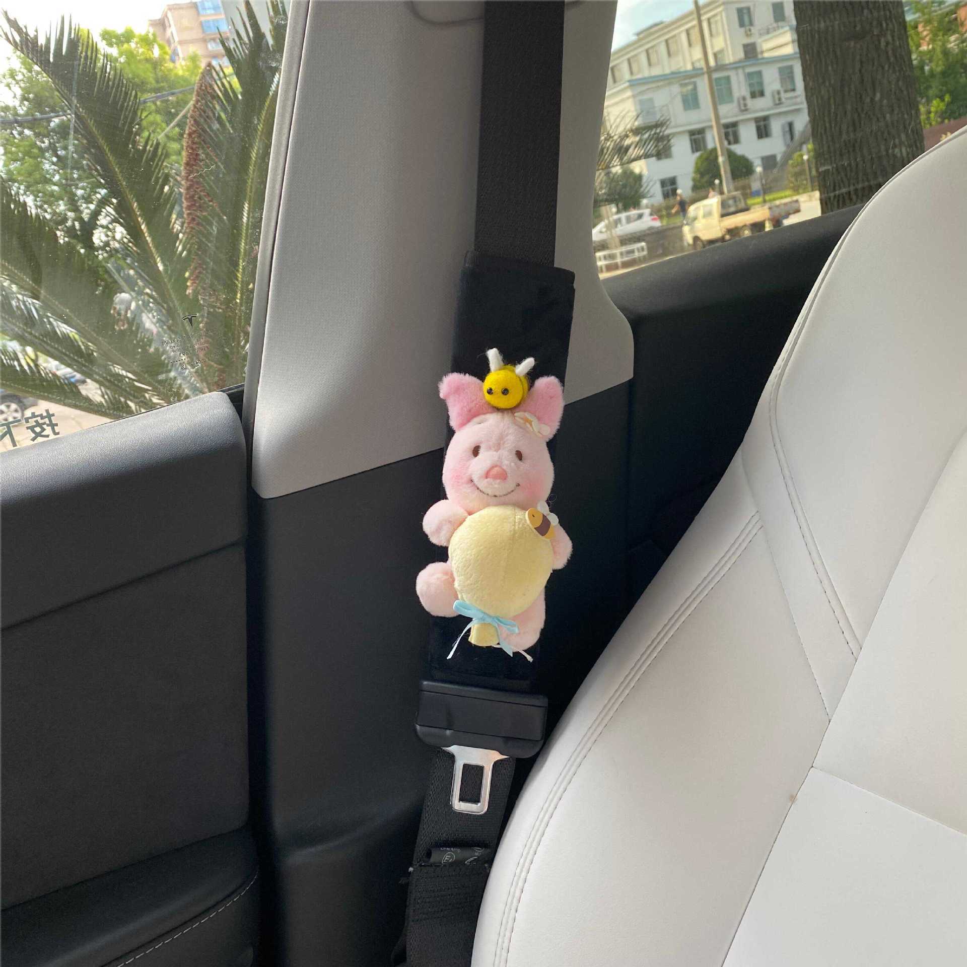 New Creative Balloon Winnie the Pooh Piglet Cartoon High-Value Short Velvet Car Seat Belt Shoulder Pads for Gift Giving