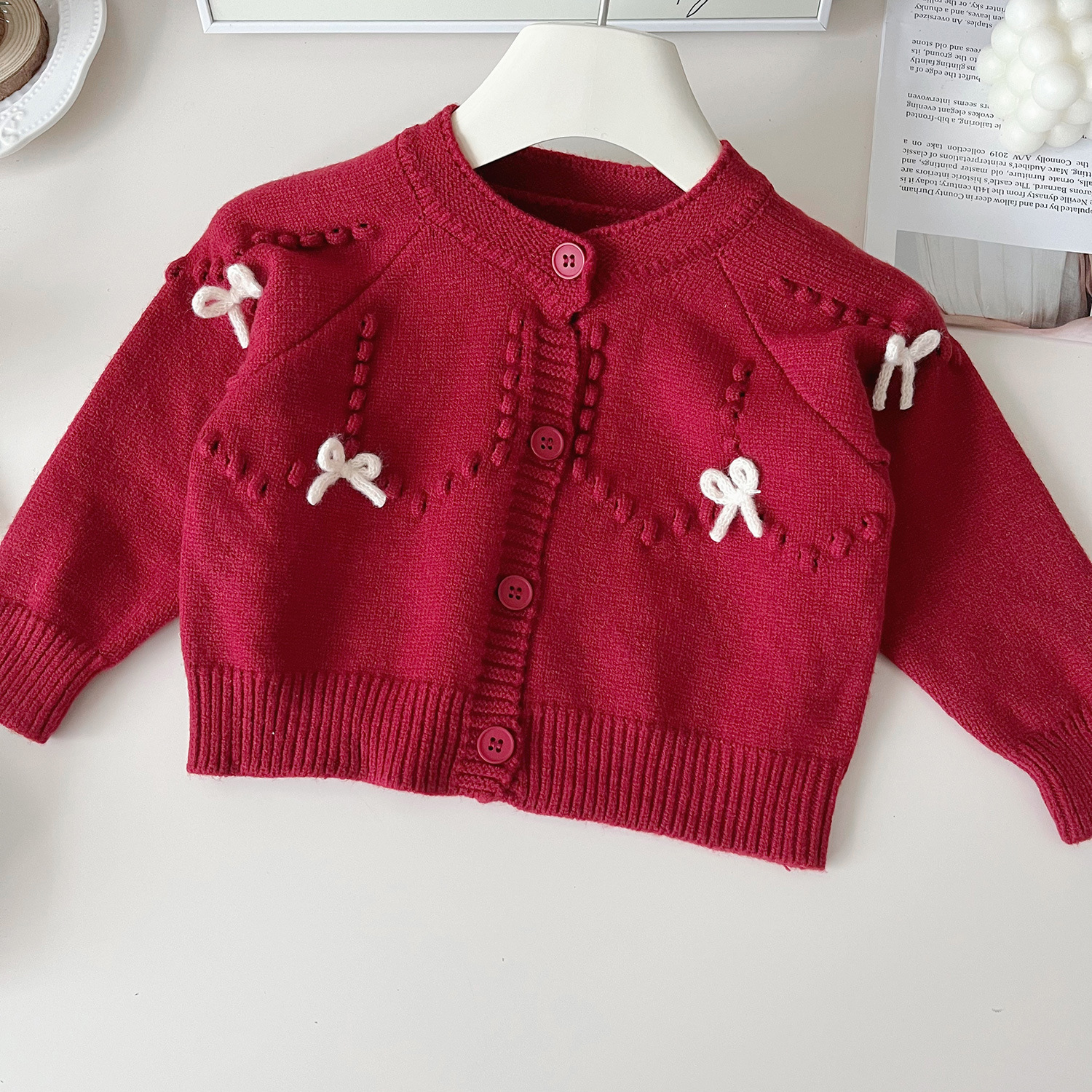 2024 Herbst neue koreanische Version der Strickjacke für Mädchen, stylische Pulloverjacke, zweiteiliges Set mit Prinzessinnenrock 67516_voghion.com