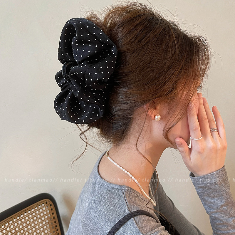 Black polka dot gripper