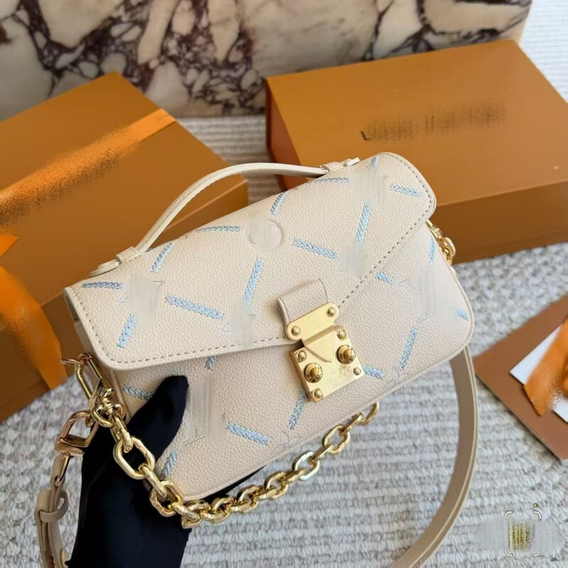 2026 New Metis Genuine Leather Women's Handbag, Printed Women's Messenger Bag, Trendy Flip-Top Lock Shoulder Crossbody Bag 2026 New Metis Genuine Leather Women's Handbag, Printed Women's Messenger Bag, Trendy Flip-Top Lock Shoulder Crossbody Bag