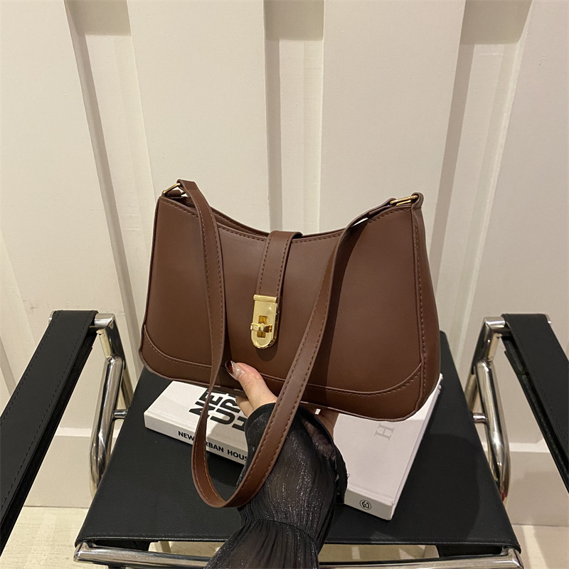 El popular diseño de nicho de este año 2024 nuevo bolso de mensajero de color sólido de moda bolso de hombro de moda bolso de axila con cerradura de estilo occidental