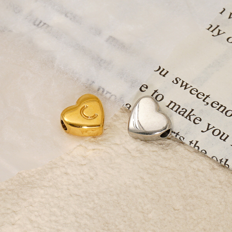 Europeo y americano más vendido nuevo transfronterizo nueva carta amor colgante 18K collar de acero inoxidable nicho clásico ins diseño