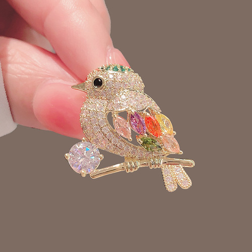 Magpie bird brooch, high-end female Japanese style cute anti-exposure buckle personalized suit collar pin brooch accessories