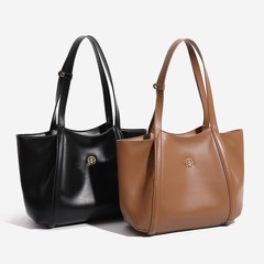 スター同モデルの大容量のトートバッグがシンプルで、パソコンのカバンが新型のレトロで軽い通勤の授業中に女性を包みます。
