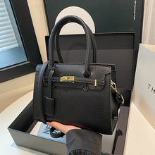 2025�羳���Q�¿�bags��֦�y�߼����K����r��������μ�P��Ů��