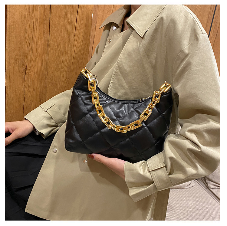 This Year's Popular Small Bag Women's Bag 2022 New Fashion Rhombic Western Style Messenger Bag Internet Celebrity Solid Color Chain Bag display picture 16