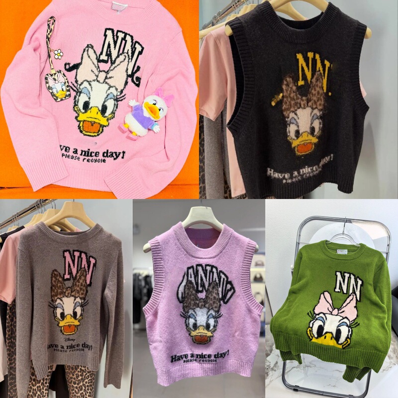 26 Early Spring New Niche Design Lettered Donald Duck Pattern Collaboration Wool Blend Sweater Top