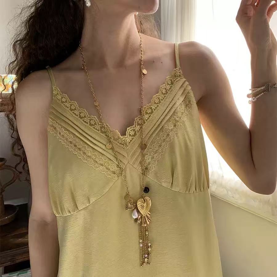 Golden long design fashionable small necklace with tassels
