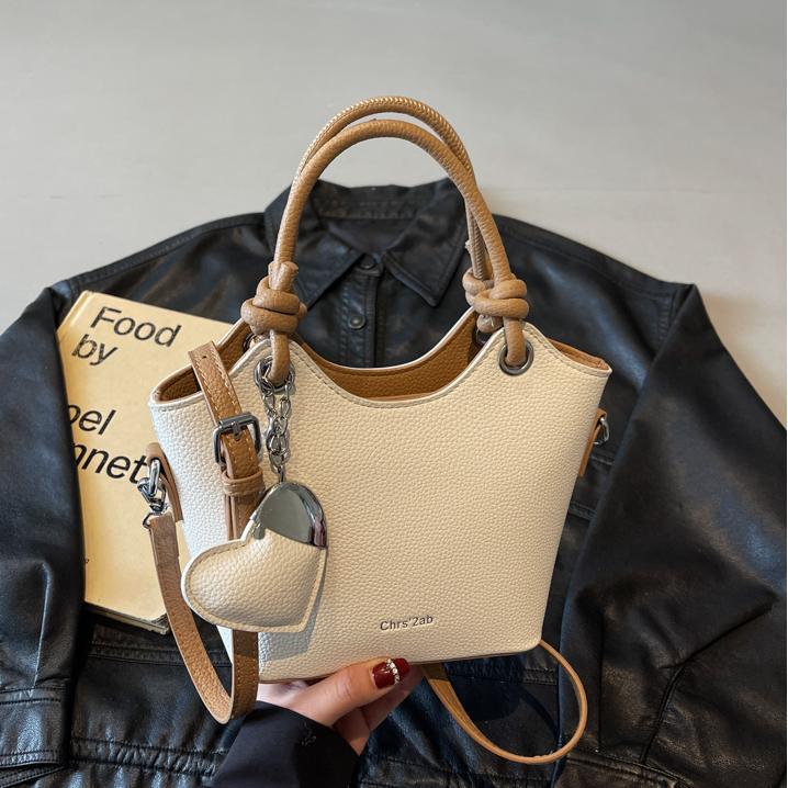 Moda de verano bolso de cubo de mano mujer 2025 nuevo producto diseño de nicho bolso de viaje bolso de mensajero casual simple