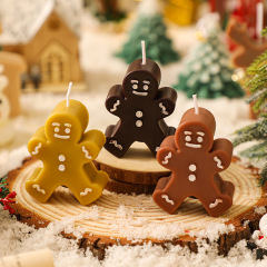クリスマスの姜パイ人はアロマキャンドルを飾ります。