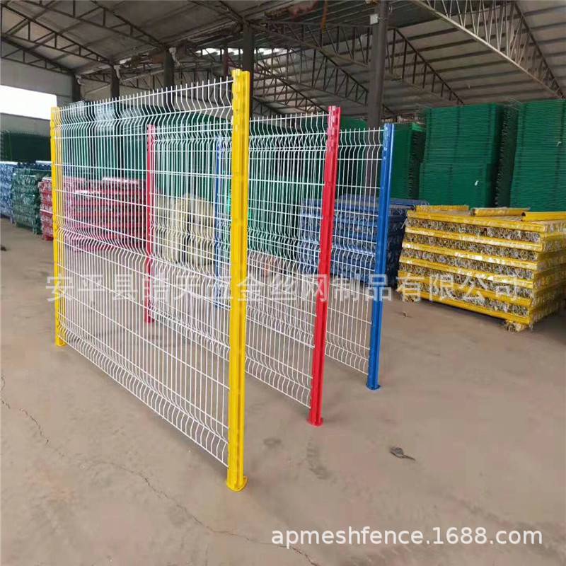 供应护栏 深绿色折弯围栏防护护栏3米长绿网片