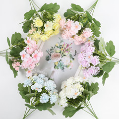 絹の花の小さいボールの菊の家の装飾の置物をシミュレーションします。