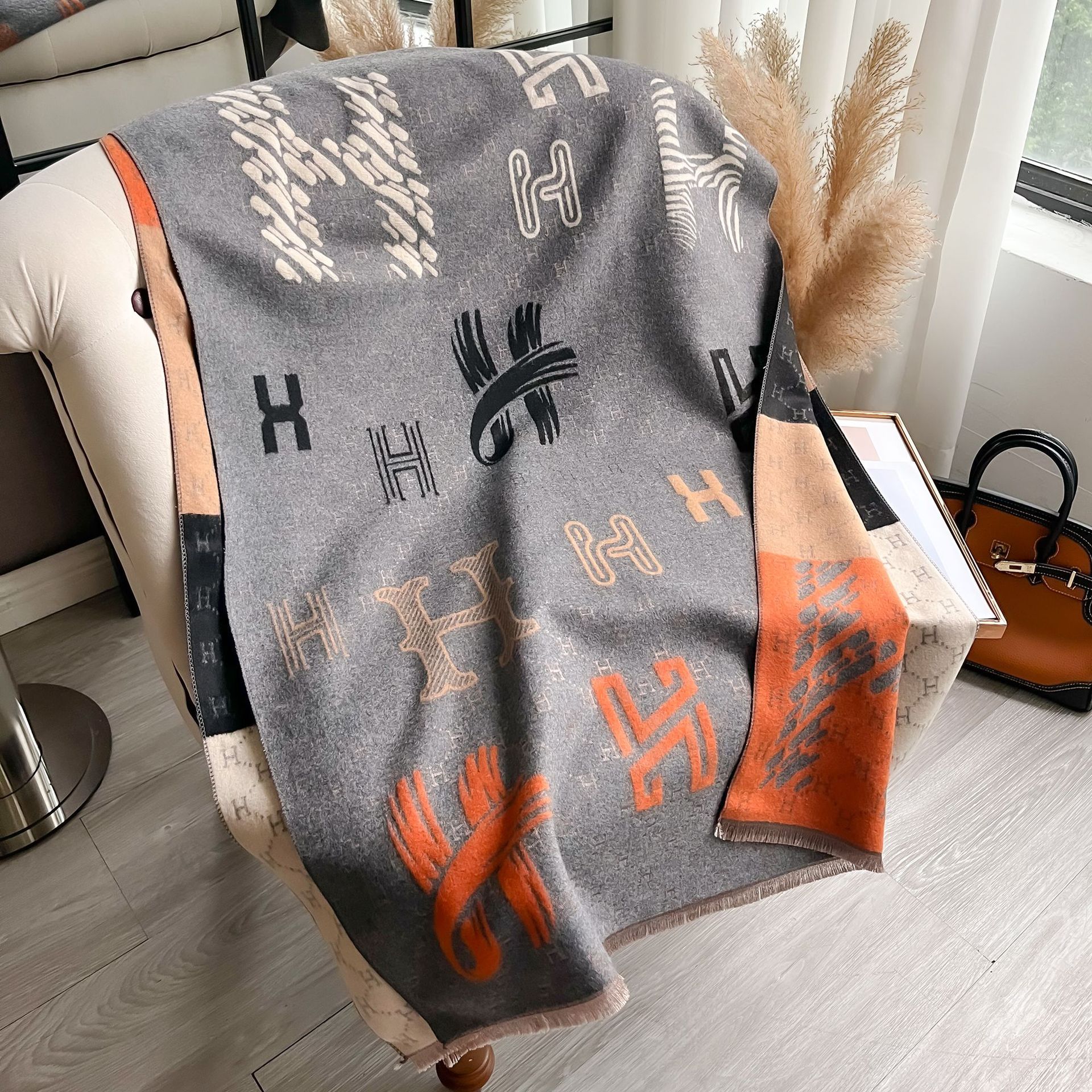 Europa y los Estados Unidos transfronterizos nuevos H marca de otoño y invierno caliente doble cuello bufandas de cashmere para mujeres sala de aire acondicionado doble uso chal