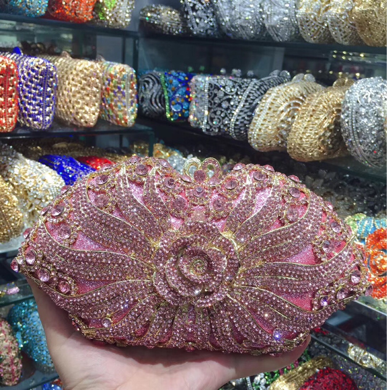 * Cross-border AliExpress hueco metal con diamantes bolsas de cena vestidos de banquete de damas bolsas de maquillaje de mano de diamantes completos