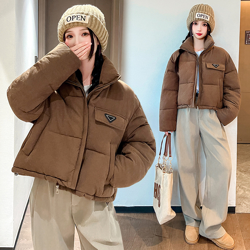 Invierno de 2025 nuevo temperamento de moda femenina simple y grueso hombre pequeño abrigo de algodón de plumón corto
