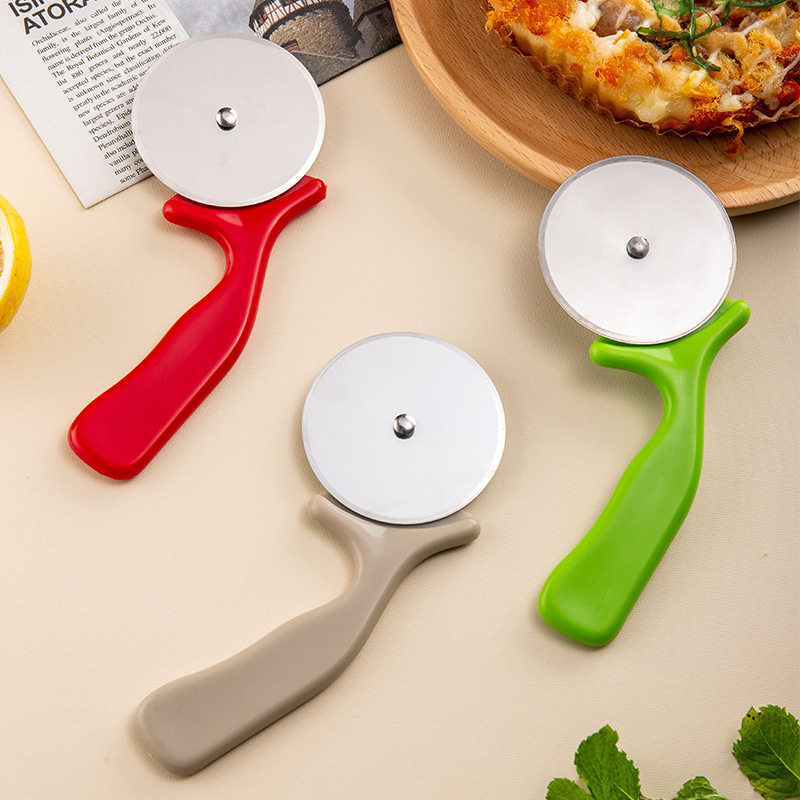 Cross-border in stock plastic handle pizza knife 430 stainless steel pizza roller cutter household cake pizza knife