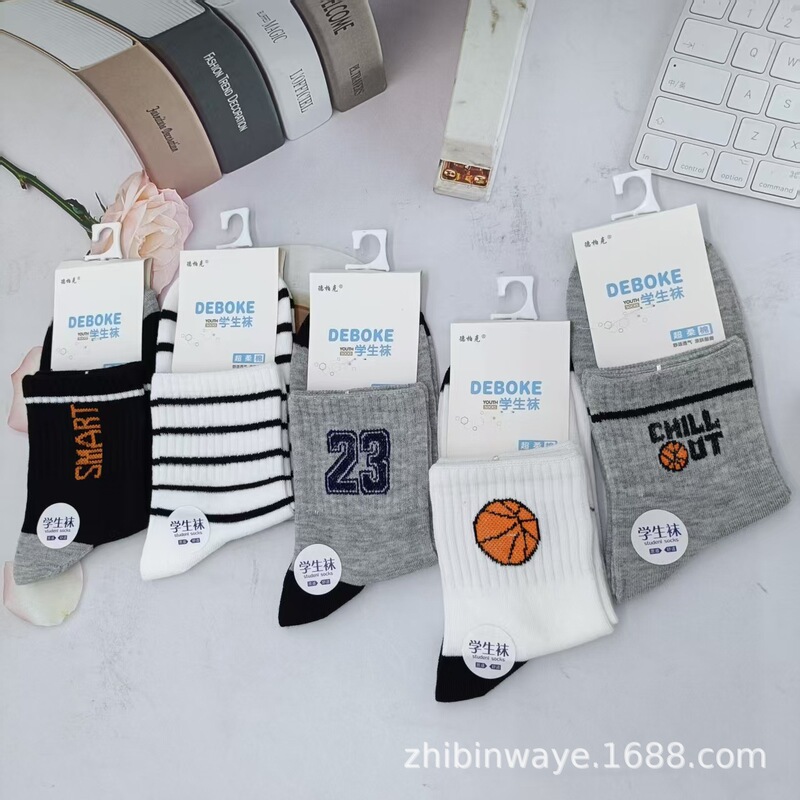 New autumn and winter student socks, fashionable and versatile, jacquard mid-tube socks for teenagers, wholesale socks for older children New autumn and winter student socks, fashionable and versatile, jacquard mid-tube socks for teenagers, wholesale socks for older children