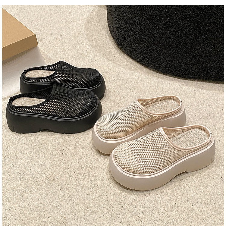 Zapatos de agujero de malla con suela gruesa y media zapatillas para mujeres, verano 2025, nuevos tacones transpirables para mujeres.