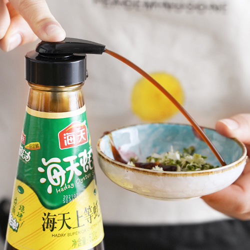 Kitchen tool oyster sauce squeezer, household oyster sauce press pump, plastic sauce squeezer, oyster sauce pressing nozzle, oyster sauce presser