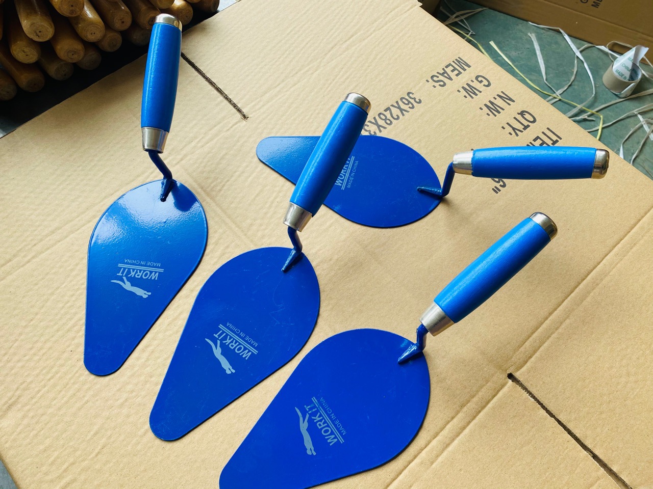 工厂喷塑蓝柄泥工砌砖刀地板砖建筑五金油漆工瓦匠工具瓷砖刀蓝色