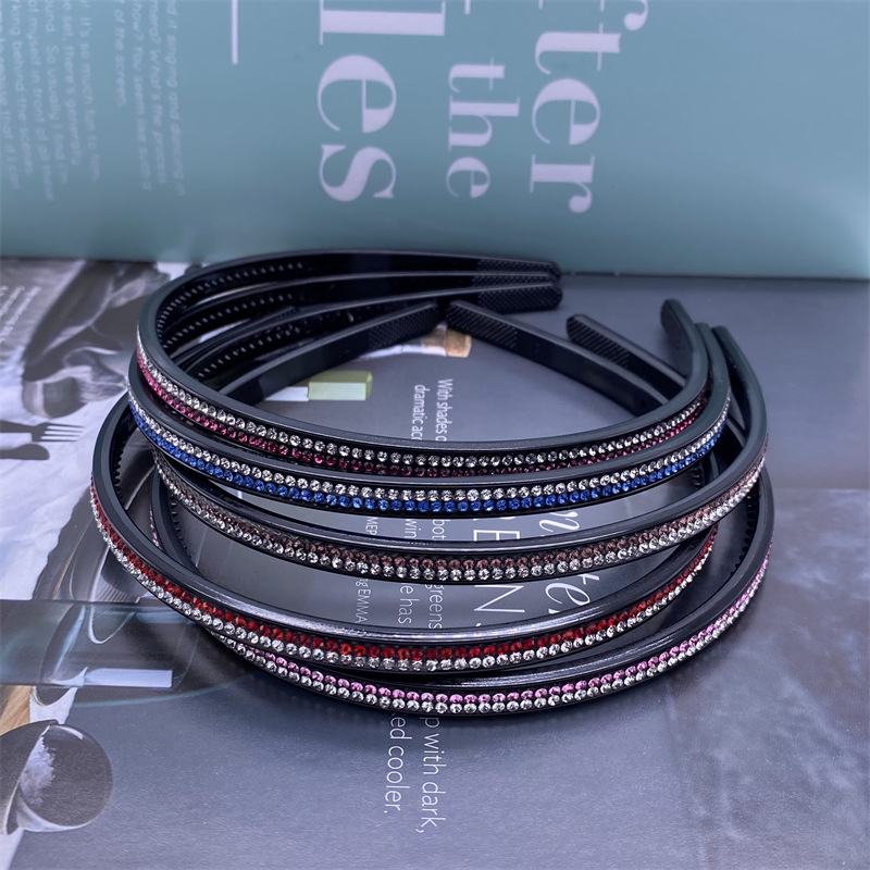 Pintado de plástico negro de dos hileras de dos colores diadema cabeza hebilla dos yuanes tienda accesorios para el cabello accesorios para la cabeza puesto de suministro