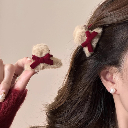 High-end velvet bow hair clip for New Year's bangs, retro princess hair accessory, small size, suitable for autumn and winter