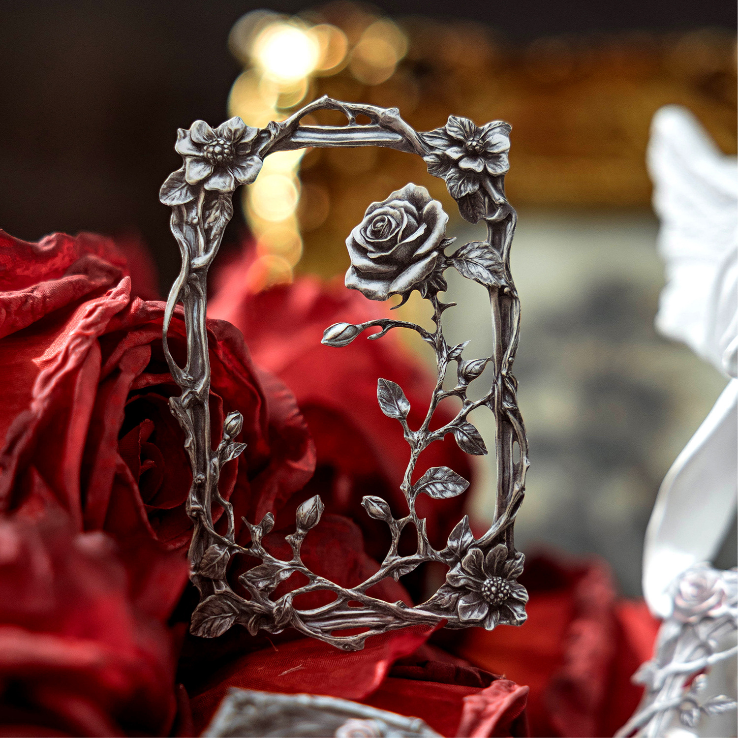 Tarjeta de collage en relieve hueca de papel de madera Mo Mo Sheng, serie de luces y sombras plateadas, bolsa de pegatinas de cuentas huecas retro Guka