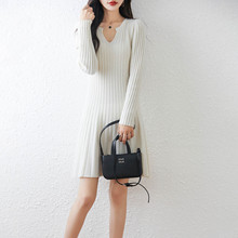 秋冬新款V领100%纯羊毛裙子加厚中长款连衣裙先后百搭上衣长袖潮