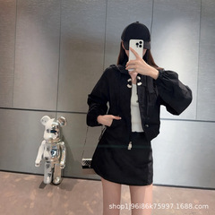 25早春の新型カジュアルでゆったりしたファスナーの短いジャケットのコートはやせています。