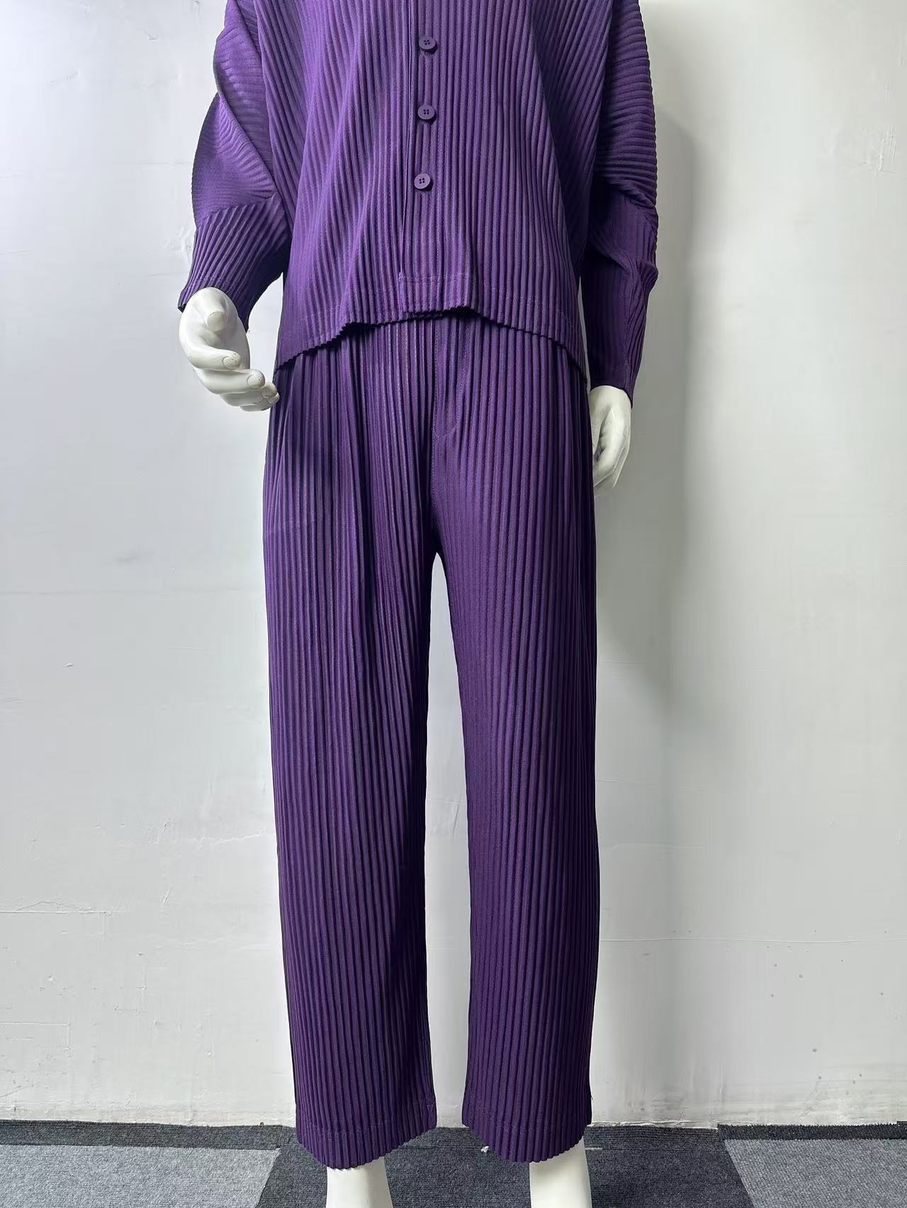 Pantalones plisados para hombre estilo Miyake, pantalones cortos holgados informales de estilo zanahoria elásticos y fluidos de verano, pantalones cortos adelgazantes JF149