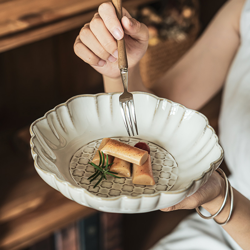 Plato profundo de cerámica en forma de flor en relieve de alta calidad retro Plato de vajilla para el hogar Plato de verduras Plato de pasta Plato de ensalada