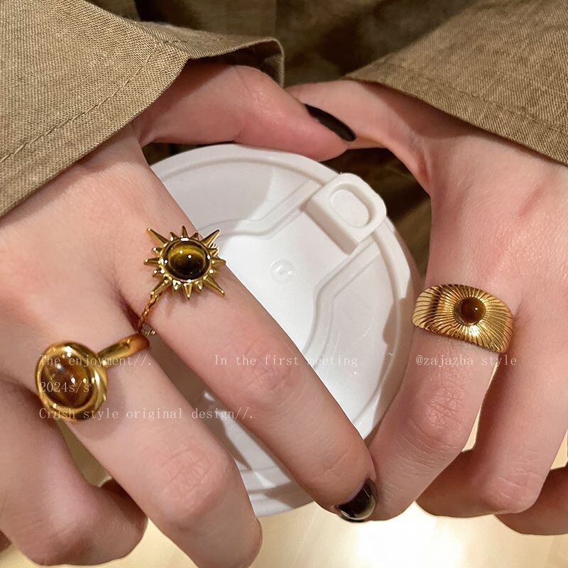 金色のレトロな虎の目の石の口の指輪の女性の西域の民族の風の独特な個性の食べ物の指戒の軽い豪華な大衆の指環|undefined