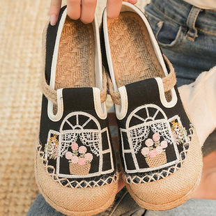 New Embroidered Old Beijing Cloth Shoes Flat Shallow Mouth Woven Cloth Shoes Lazy One-Step Round Head Stitching Women's Cloth Shoes