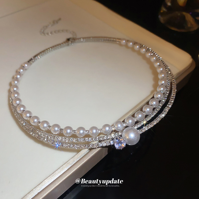 Collar redondo de perla multicapa súper intermitente con incrustaciones de diamantes, elegante y elegante cadena de clavícula, collar de temperamento de moda femenino