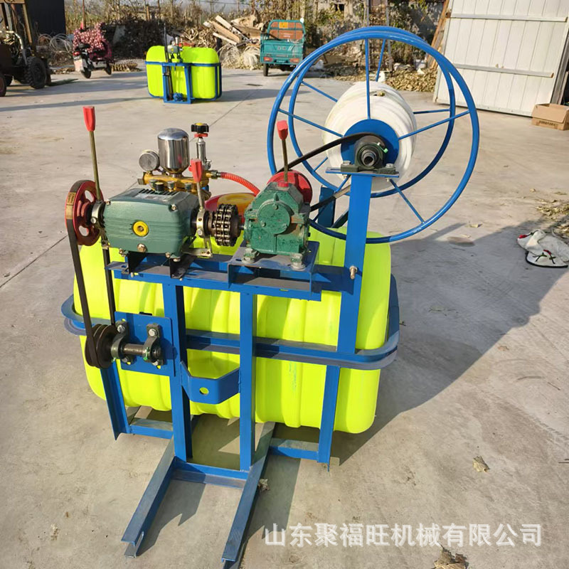 Máquina de pulverización de insecticida de maíz y trigo de cuatro ruedas, pulverización automática de tubería enrollada, pulverización de varilla de pulverización, pulverización de vegetales, algodón y soja