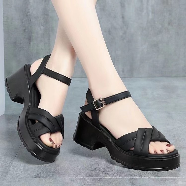 Sandalias de plataforma femenina estilo hada 2024 verano nuevo estilo cómodo de superficie suave zapatos de plataforma de tacón grueso zapatos romanos zapatos de mujer exterior