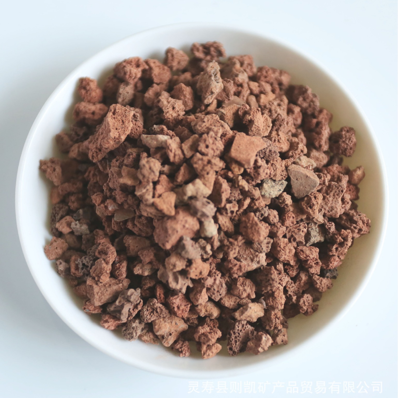 厂家供应红色火山石煅烧矿物污水处理颗粒滤料净水大颗粒天然