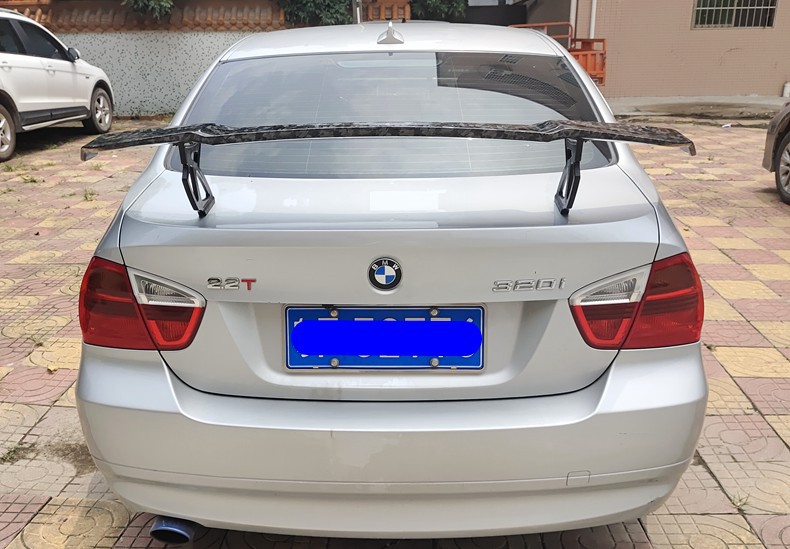 Universal Car Modification Large Rear Wing for Sedan, Perforated High-End Wind Wing V-Style, No Adhesive Required, Windproof, No Installation Needed, Spoiler