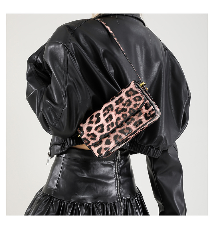 The 2024 new Korean-style fashionable leopard print individual women's single-shoulder crossbody underarm bag is now available. This year, simplicity is in vogue undefined