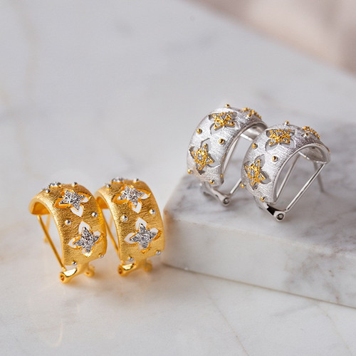 European and American Retro Italian Crafted Brushed Gold Plated Luxury Four-Leaf Clover Diamond Stud Earrings