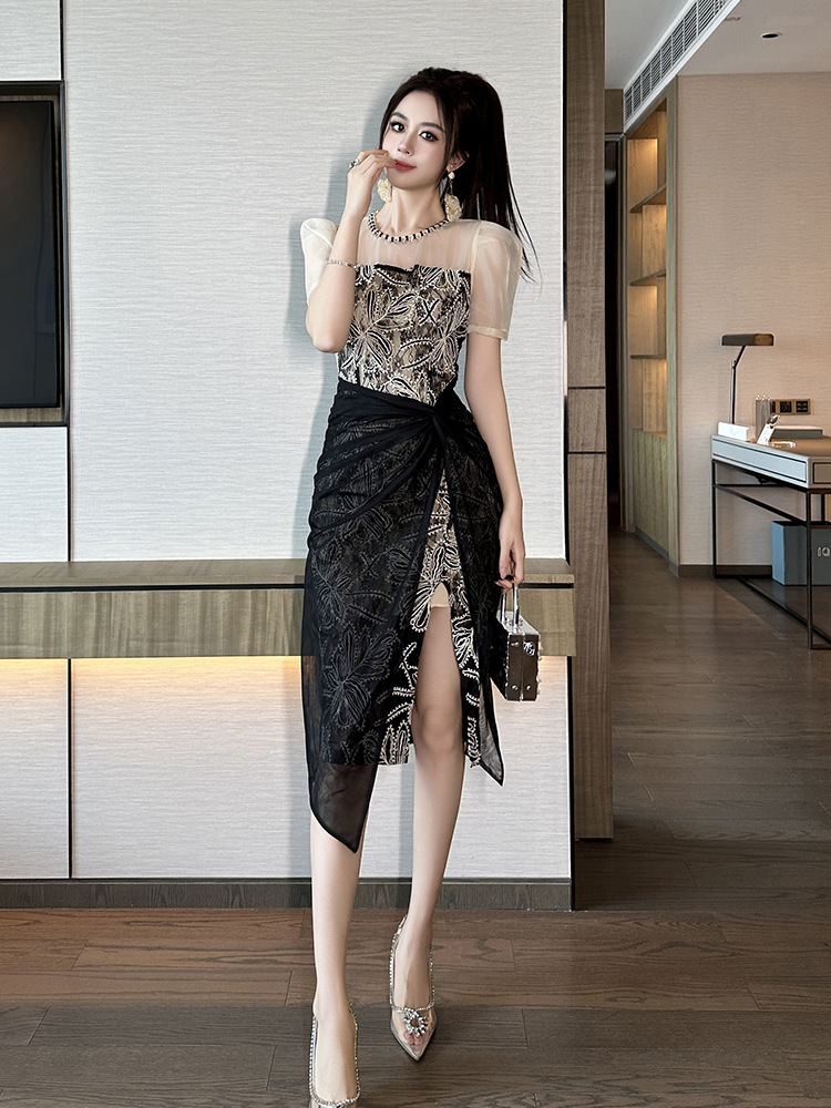Đầm ren xẻ tà phong cách Pháp đính đá nặng, lưới voan phối ren, ôm body — Màu đen