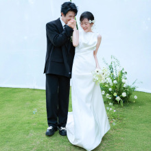 缎面轻婚纱2025新款新娘韩版简约高级感迎宾出门纱白色小拖尾礼服