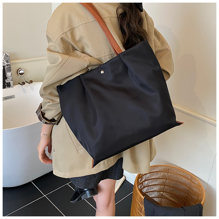 Borsa a tracolla casual da donna in tessuto Oxford, capiente, elegante e versatile, ideale per gli spostamenti quotidiani._voghion.com