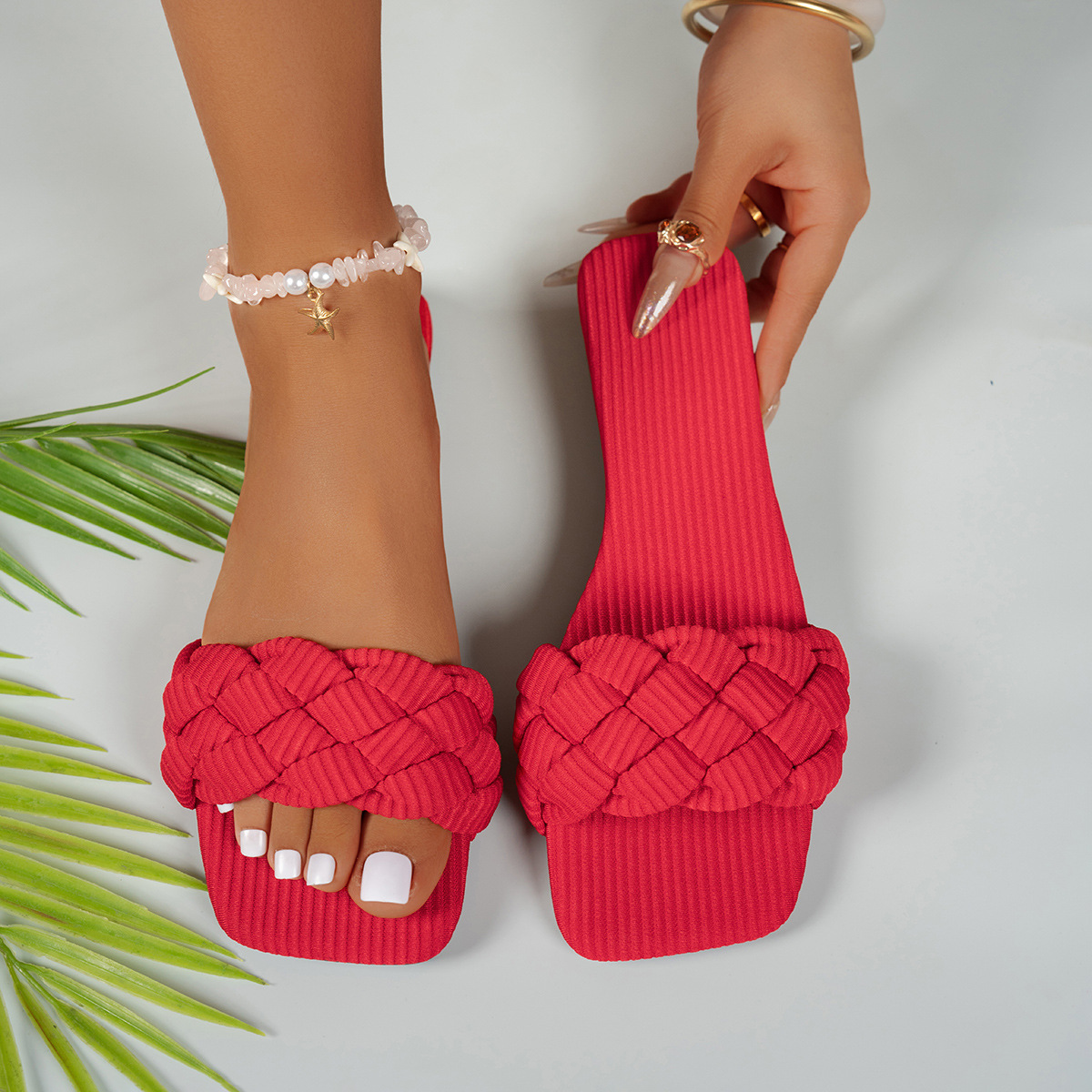 Sandalias planas de estilo minimalista para mujer, diseño de una sola tira tejida, fáciles de poner, versátiles para el hogar y para ir al trabajo.