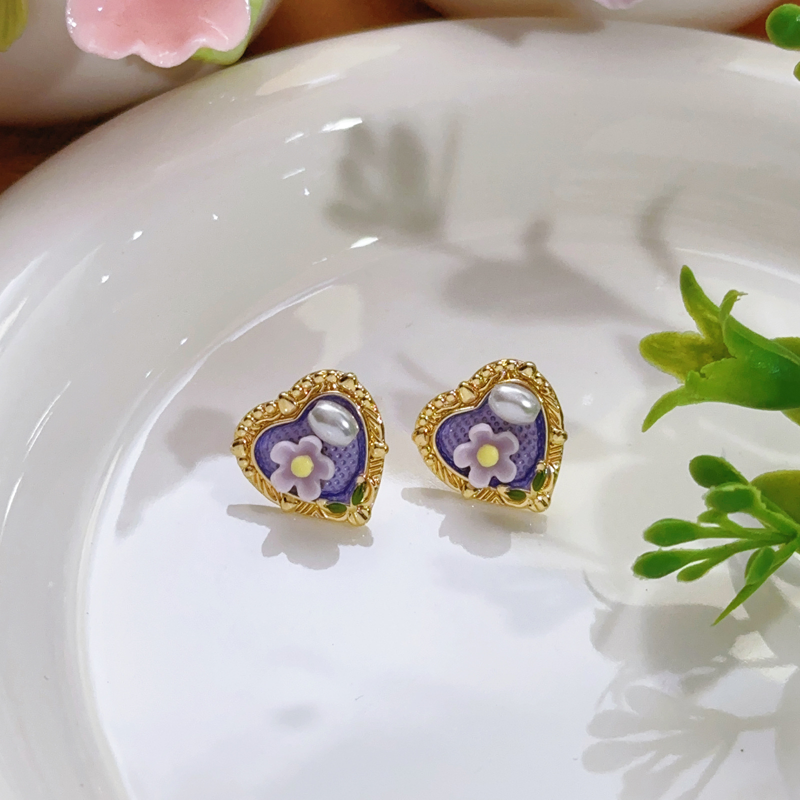 Pendientes de perlas Zhuji, temperamento blanco francés, pendientes antiguos, desplazamientos diarios, lujo ligero, joyería de orejas de alta gama al por mayor