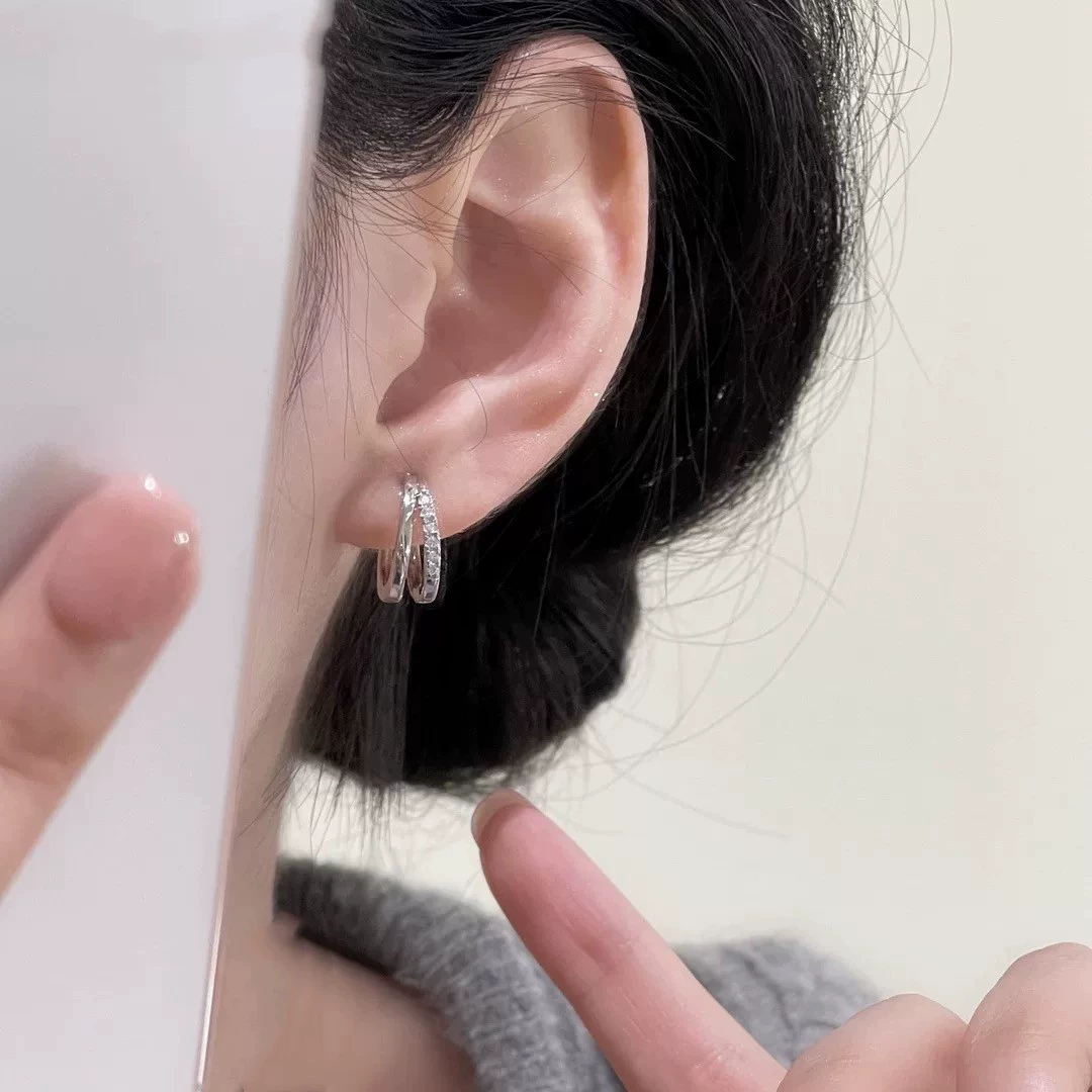 Universal earrings, simple and elegant design, high-quality style