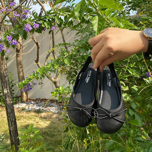 Korean girls' small leather shoes, shiny princess shoes, 2024 spring and summer new girls' performance shoes, soft sole half sandals