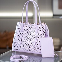 С�������U�յ�СţƤ�˻@��Ů���μ�б��r����ĸ����Ů��