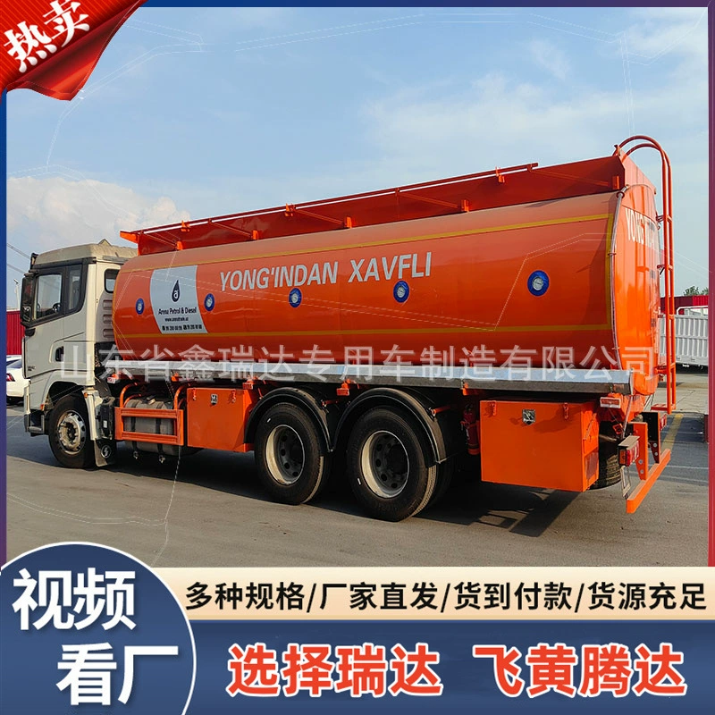 Полуприцеп-цистерна для промышленных жидкостей может быть загружен дизельным топливом и бензином.