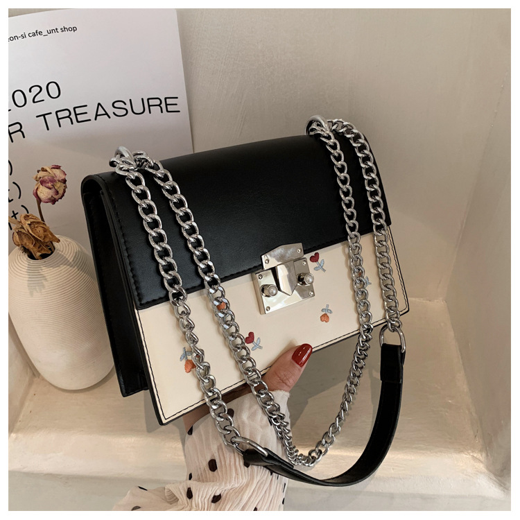 Fashion Embroidered Chain Shoulder Bag display picture 6